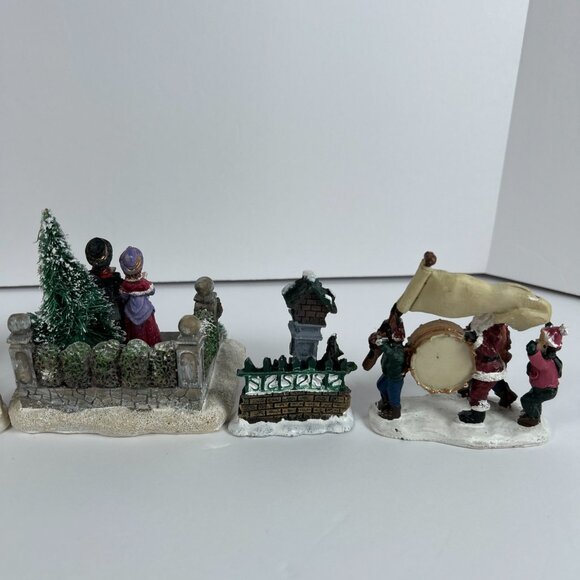 Lot Of 5 Christmas Village Figures Carolers Clock Tower Santa Parade Wedding - Picture 11 of 13